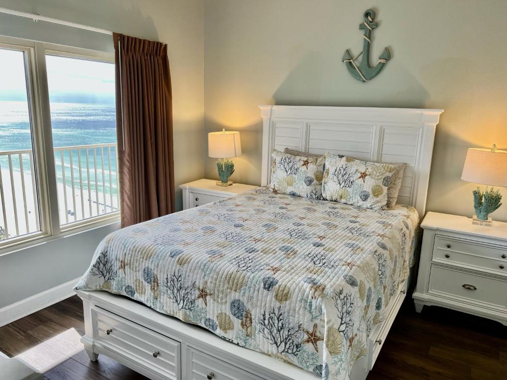 Shores of Panama Resort, Direct Beachfront, 1 BR plus Bunks! by Dolce Vita Getaways PCB